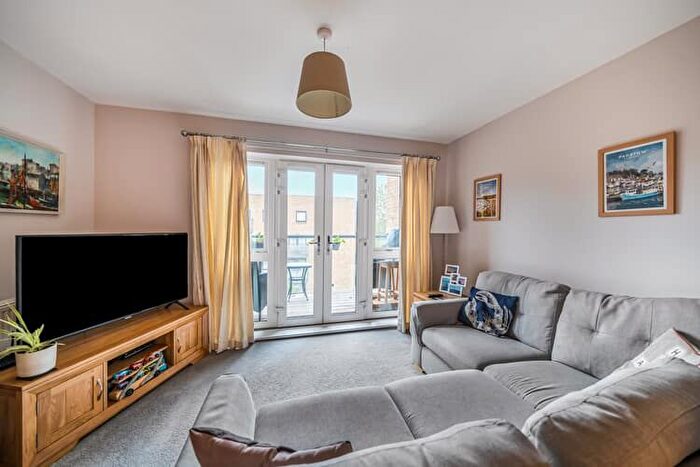2 Bedroom Flat For Sale In Chenille Court, Wallington, London, SM6