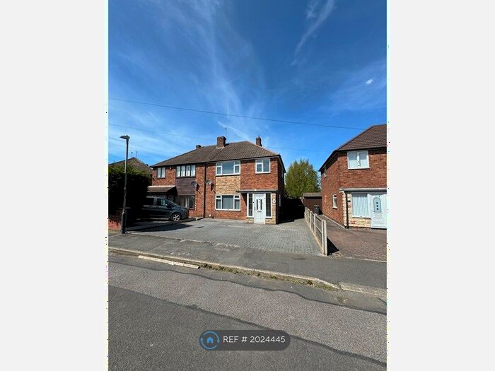 3 Bedroom Semi-Detached House To Rent In Kathleen Avenue, Bedworth, CV12