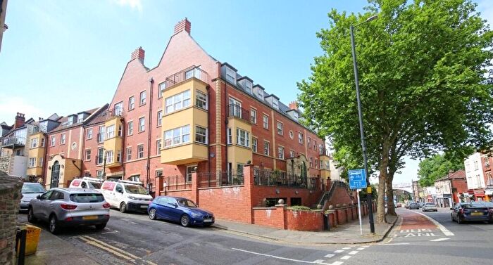 2 Bedroom Apartment For Sale In Cheltenham Road, Bristol, BS6