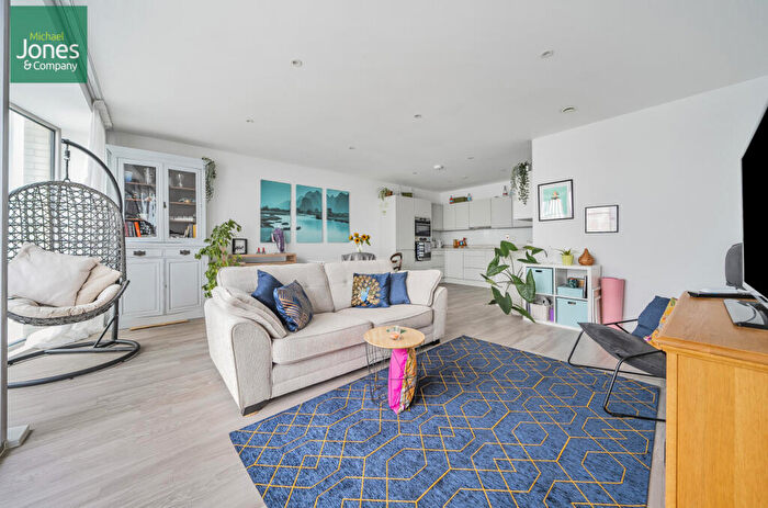 2 Bedroom Flat To Rent In Brighton Road, Worthing, West Sussex, BN11