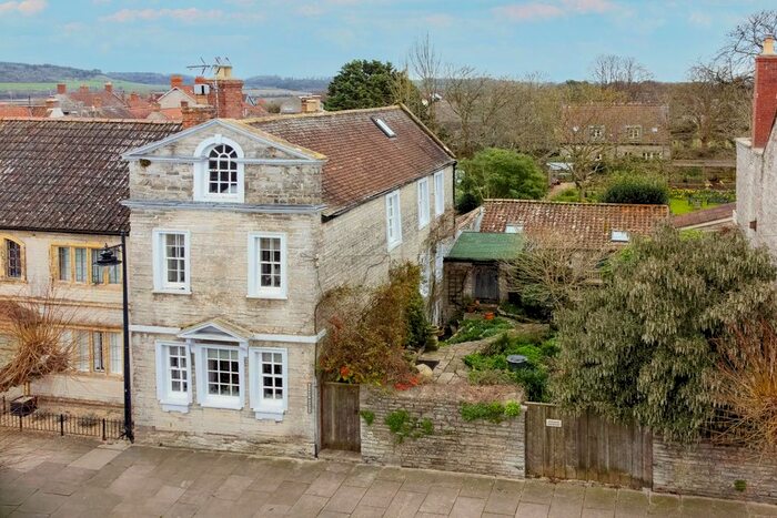 4 Bedroom End Of Terrace House For Sale In Broad Street, Somerton, TA11