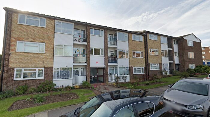 2 Bedroom Flat To Rent In Windsor Court, Southgate, N14