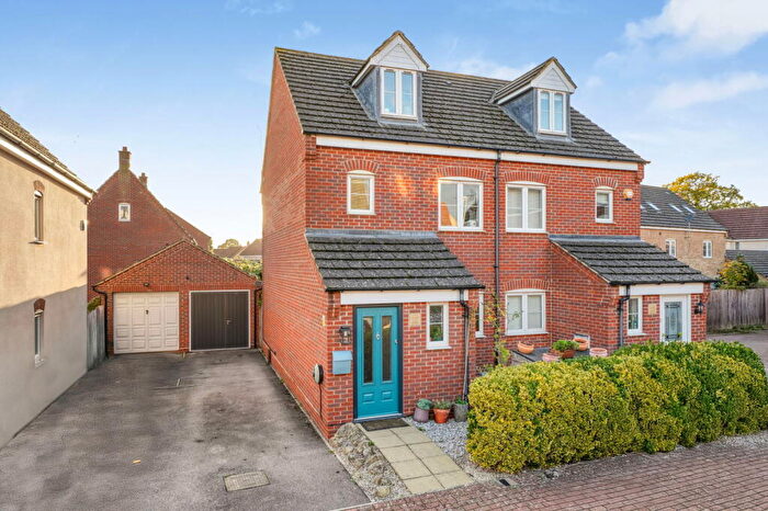 3 Bedroom Semi Detached House For Sale In Lockhart Avenue, Oxley Park, Milton Keynes, MK4