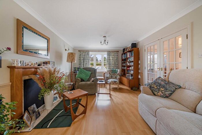 4 Bedroom Detached House For Sale In Postmill Close, Croydon, CR0