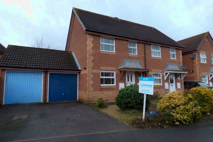 3 Bedroom Semi-Detached House To Rent In Blanchard Close, Woodley, RG5