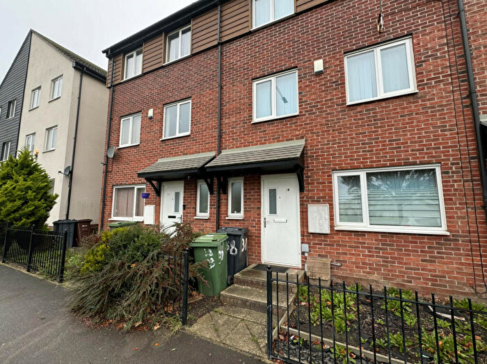 4 Bedroom Terraced House To Rent In Oaktree Drive, Leeds, West Yorkshire, LS8