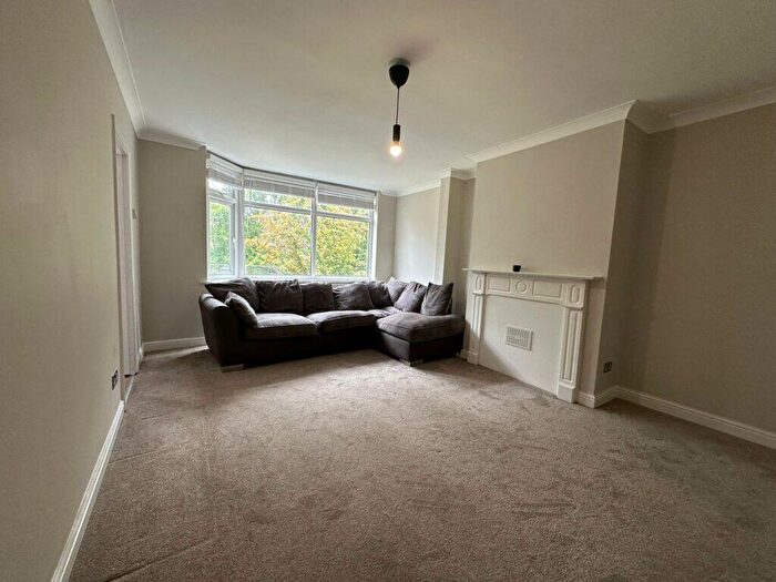 2 Bedroom Flat To Rent In Bedroom Garden Flat – Parkmead, Sidcup, DA15