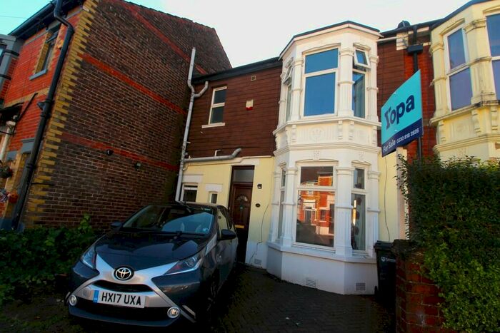 4 Bedroom Semi-Detached House To Rent In Knowsley Road, Cosham, PO6