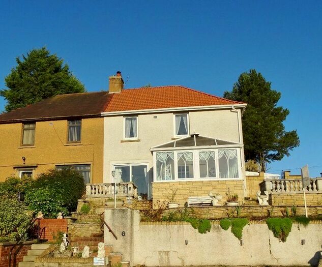 3 Bedroom Semi-Detached House For Sale In Deerpark, Sauchie, FK10