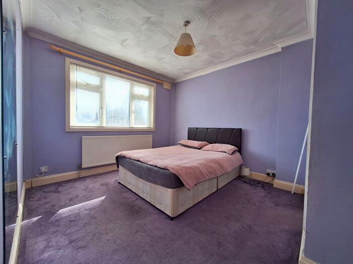 3 Bedroom End Of Terrace House To Rent In Hook Gate, Enfield, EN1