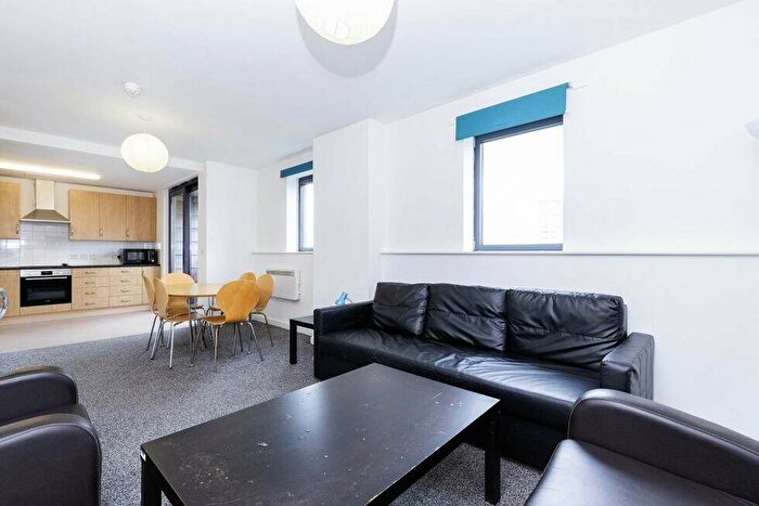 3 Bedroom Flat To Rent In Drayton Park, Highbury, N5