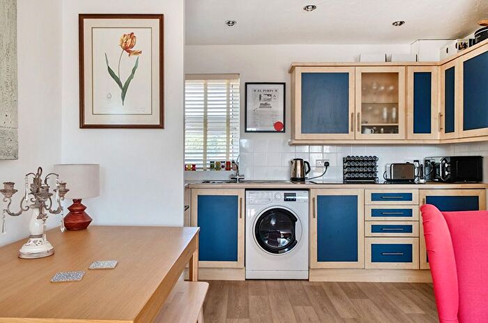 1 Bedroom Flat To Rent In Topsham, Devon, EX3