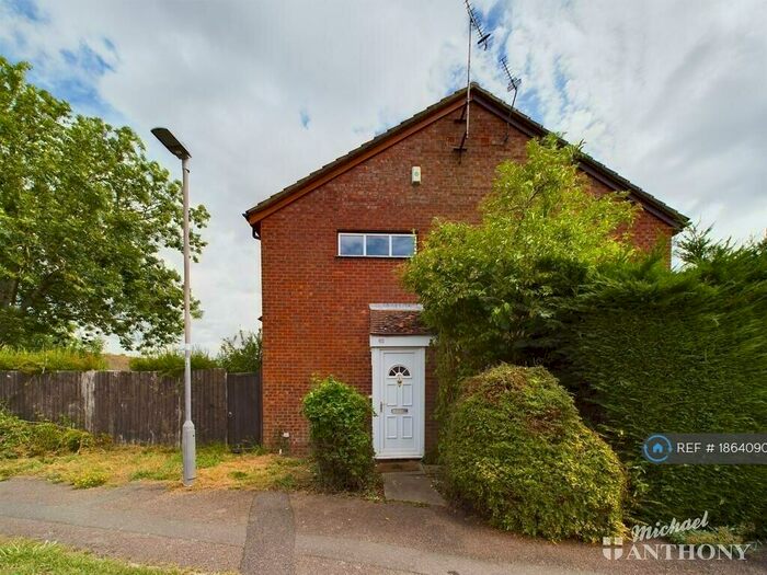 1 Bedroom End Of Terrace House To Rent In Orwell Drive, Aylesbury, HP21