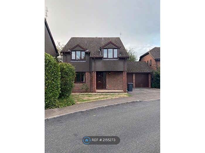 4 Bedroom Detached House To Rent In Meadowcroft Close, Winchester, SO21