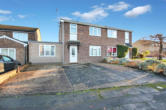 3 Bedroom Semi-Detached House For Sale In Fairmead Crescent, Rushden, NN10