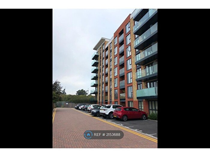 2 Bedroom Flat To Rent In Oscar Wilde Road, Reading, RG1