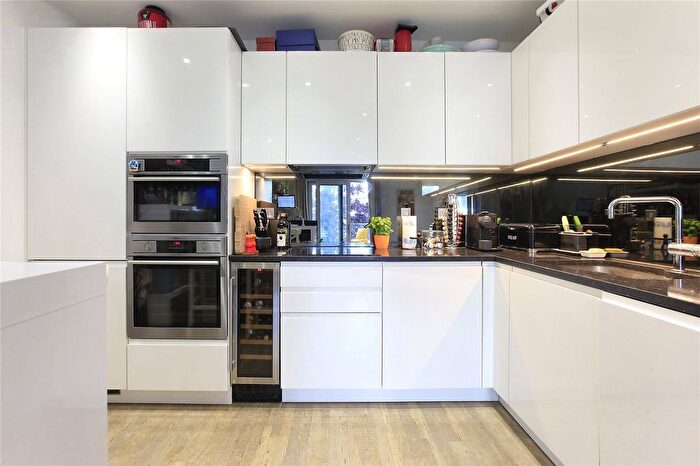 1 Bedroom Flat For Sale In Collet House, Wandsworth Road, SW8