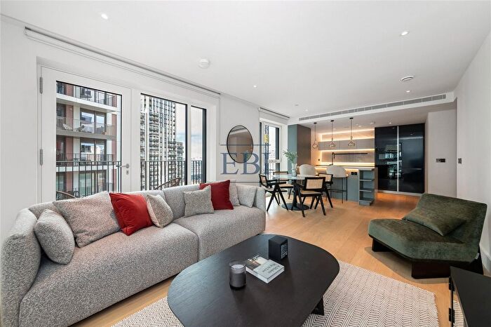 2 Bedroom Flat To Rent In Reflection Apartments, Cascade Way, White City Living, London, W12