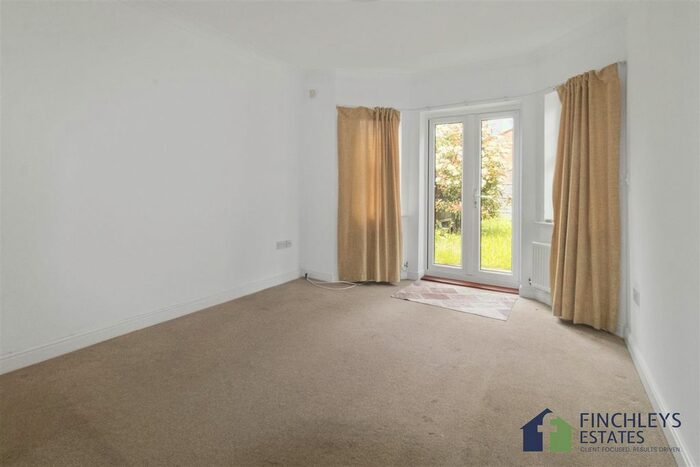 4 Bedroom Semi-Detached House To Rent In Dale Grove, North Finchley, N12