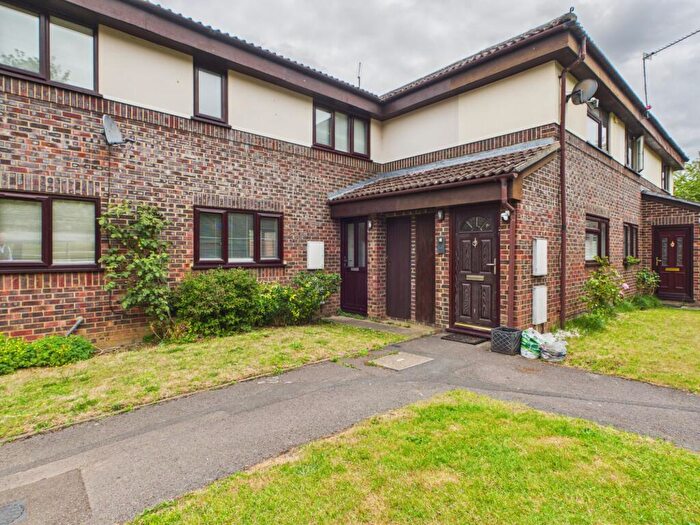2 Bedroom Terraced House For Sale In August End, West Reading, Reading, RG30