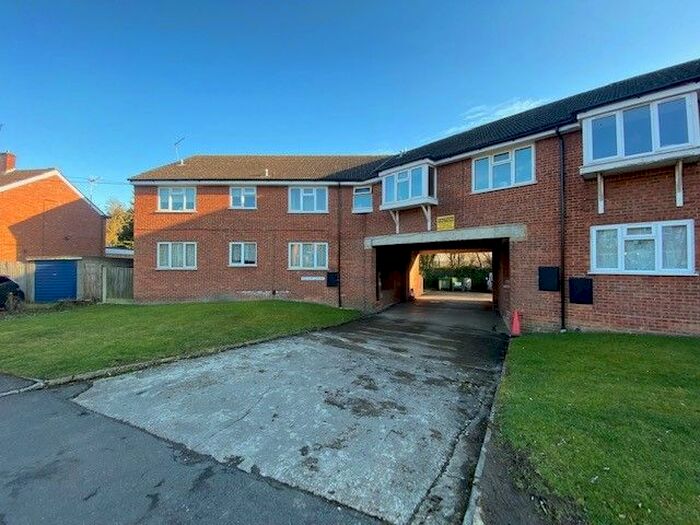 1 Bedroom Flat To Rent In Intalbury Avenue, Aylesbury, HP19