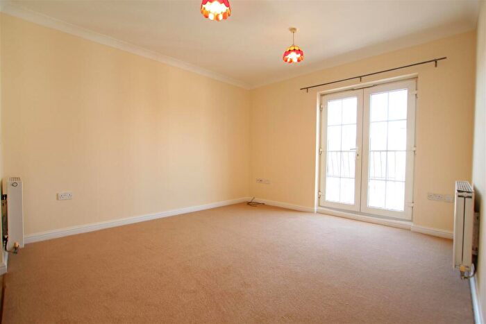 2 Bedroom Flat For Sale In Hoxne Court, St Edmunds Road, NN1
