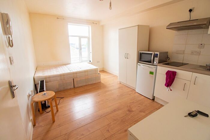 Studio To Rent In Homerton High Street, Homerton, E9
