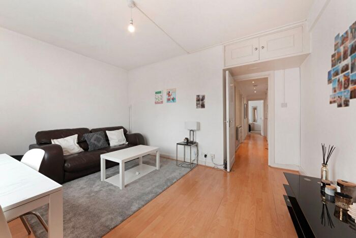 2 Bedroom Flat For Sale In Cliffords Inn, Fetter Lane, EC4A