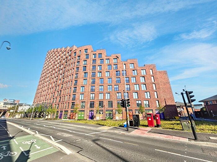 1 Bedroom Flat To Rent In Springwell Gardens, Whitehall Road, Leeds, West Yorkshire, LS12