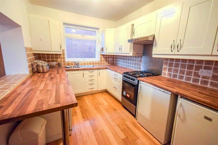 2 Bedroom Flat To Rent In Morley Court, Worple Road, London, SW19