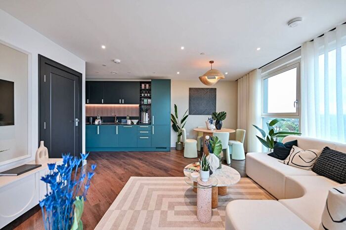 1 Bedroom Flat For Sale In Eden Grove, Staines, TW18