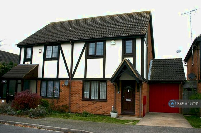 3 Bedroom Semi-Detached House To Rent In Martingale Close, Cambridge, CB4