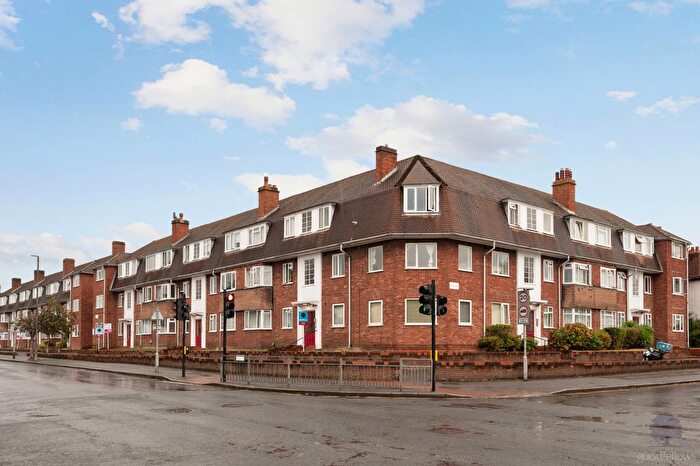 2 Bedroom Flat To Rent In Central Gardens, Morden, Surrey, SM4