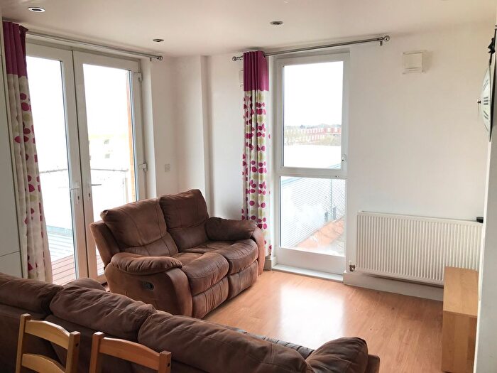 2 Bedroom Flat To Rent In Duke Court, Hounslow, TW3