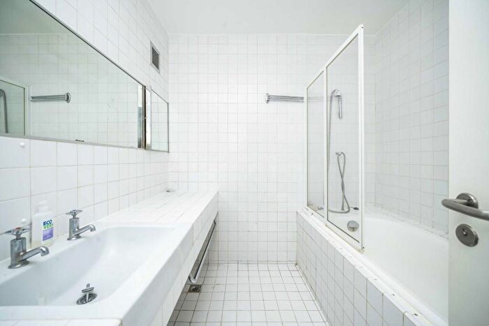 1 Bedroom Flat For Sale In Defoe House, Defoe House, Barbican, EC2Y