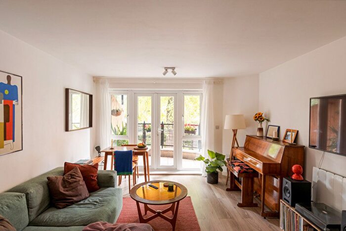 2 Bedroom Flat For Sale In St Georges Way, Peckham, SE15