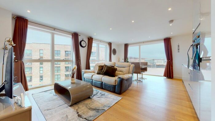 2 Bedroom Flat To Rent In Lakeside Drive, London, NW10
