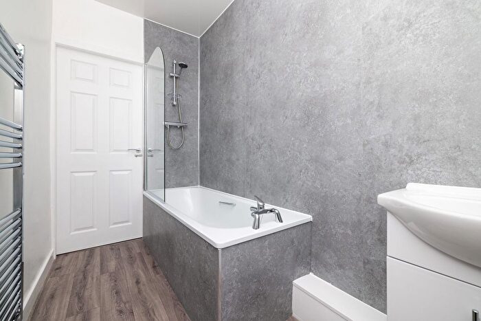 2 Bedroom Flat To Rent In Glenclova Terrace, Dundee, DD3