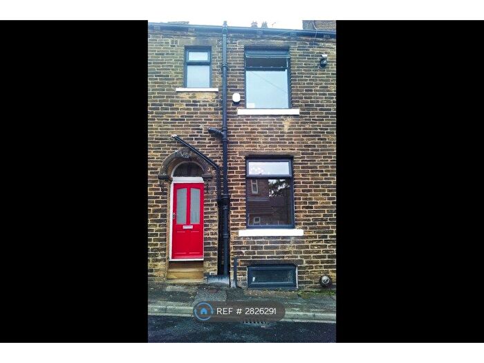 3 Bedroom Terraced House To Rent In John Street, Bradford, BD13