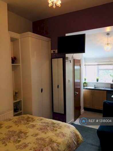 Studio To Rent In Green Lanes, London, N4