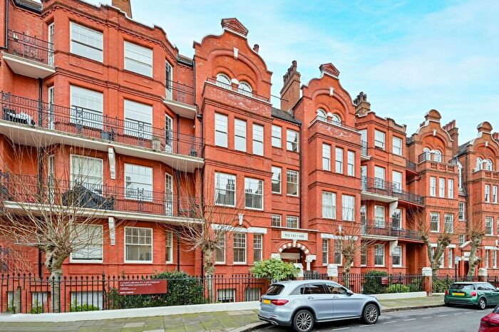 3 Bedroom Flat To Rent In Hamlet Gardens, Ravenscourt Park, London, W6