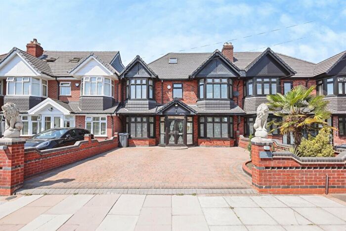 6 Bedroom Semi Detached House For Sale In Eastbourne Avenue, Birmingham, B34