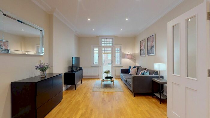 3 Bedroom Flat To Rent In Hamlet Gardens, London, W6
