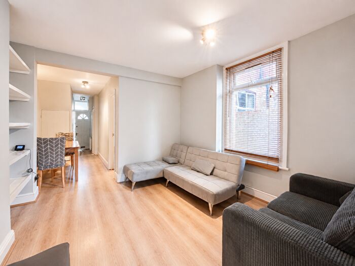 2 Bedroom Flat To Rent In Albert Road, Hendon, London, NW4