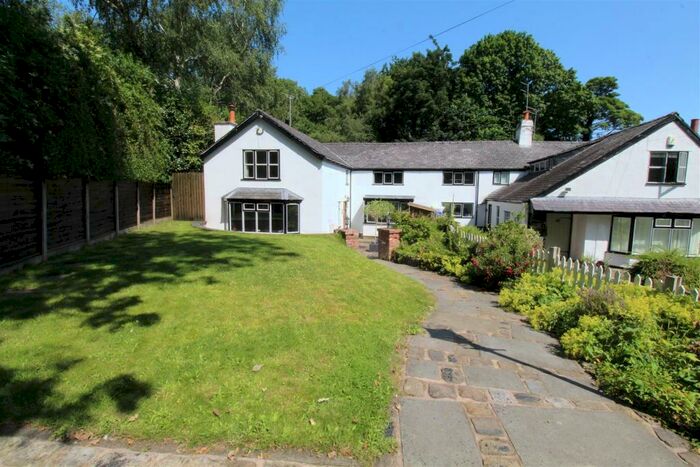 3 Bedroom Semi-Detached House To Rent In Roe Green, Worsley, Manchester, M28