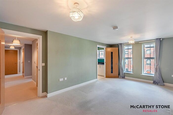 2 Bedroom Flat For Sale In Clive Road, Batchley, Redditch, B97