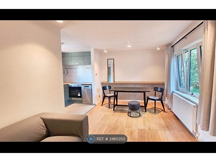 1 Bedroom Flat To Rent In Aldous Court, Kingston Upon Thames, KT2