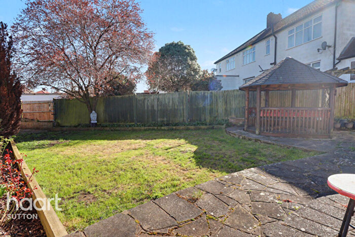 5 Bedroom Semi-Detached Bungalow For Sale In Benfleet Close, Sutton, SM1