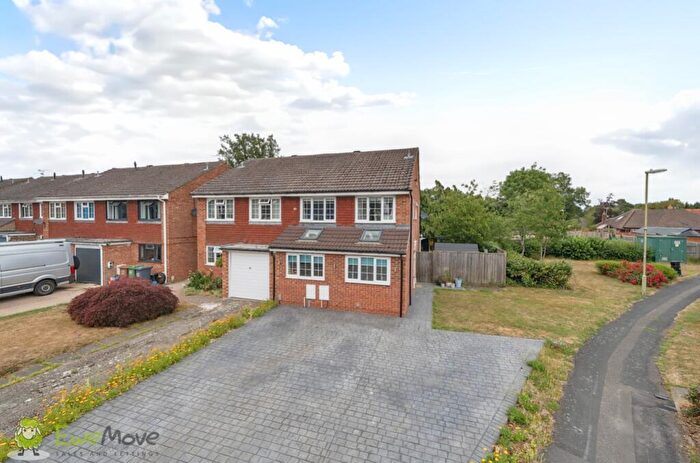 4 Bedroom Semi-Detached House For Sale In Jubilee Close, Pamber Heath, Tadley, Hampshire, RG26