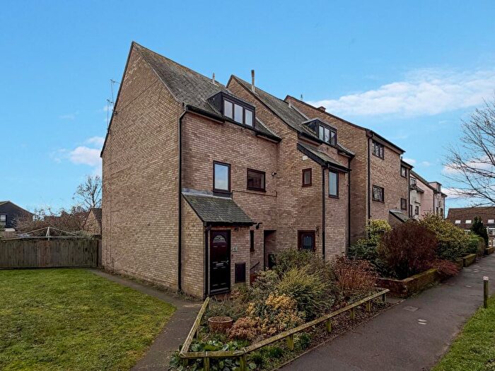 3 Bedroom Maisonette For Sale In Lark Rise, Martlesham Heath, Ipswich, IP5